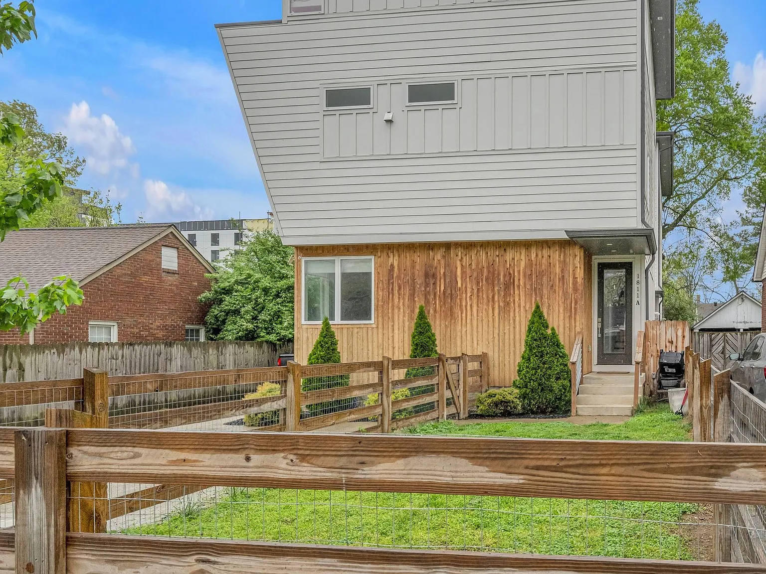 3 bed, 3.5 bath, 2224 sqft, $4,400 — Photo 2
