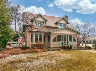 22 Massaco St, Simsbury, CT 06070