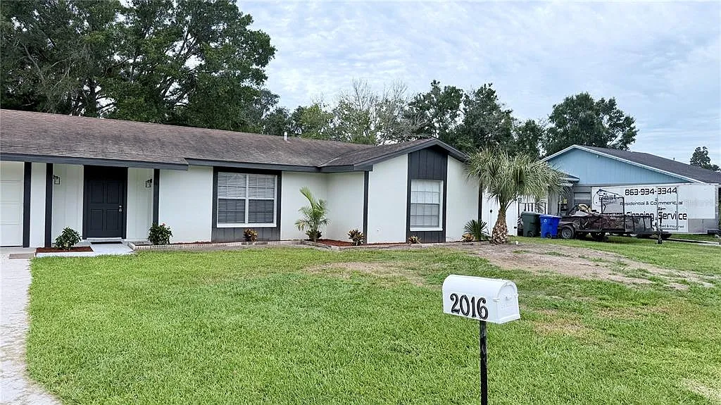 3 bed, 2.0 bath, 1112 sqft, $2,300 — Photo 1