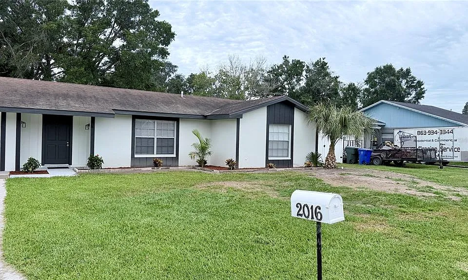 2016 Woodbridge Ln