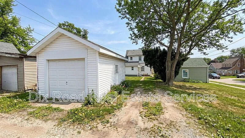2 bed, 1.5 bath, 1233 sqft, $1,295 — Photo 4