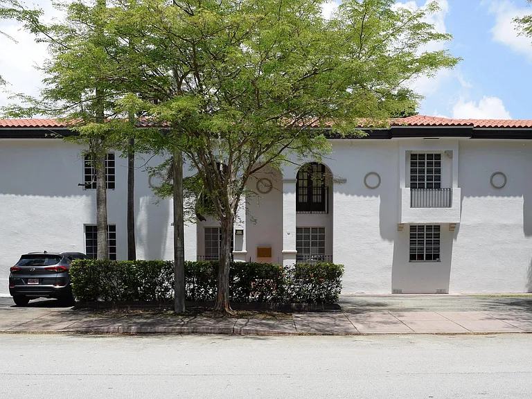 15 Madeira Ave #8 — Photo 2