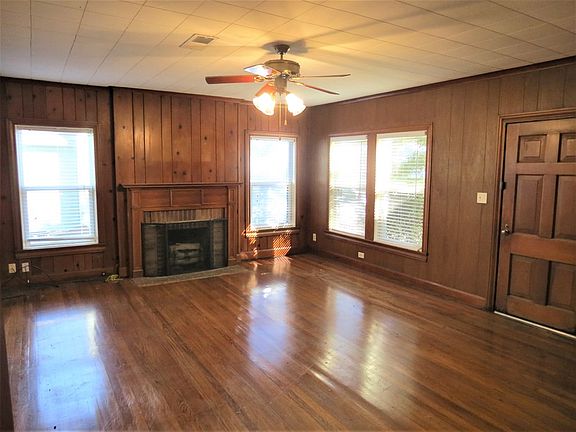 5th image of 827 Neches Dr