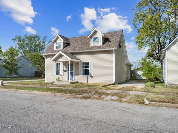 809 W Austin St, Webb City, MO 64870