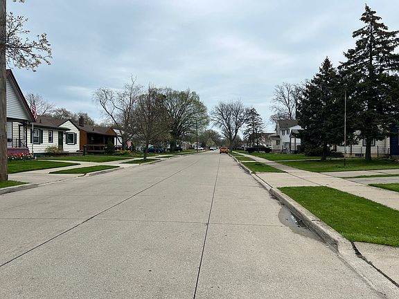 4th image of 22629 Maxine St