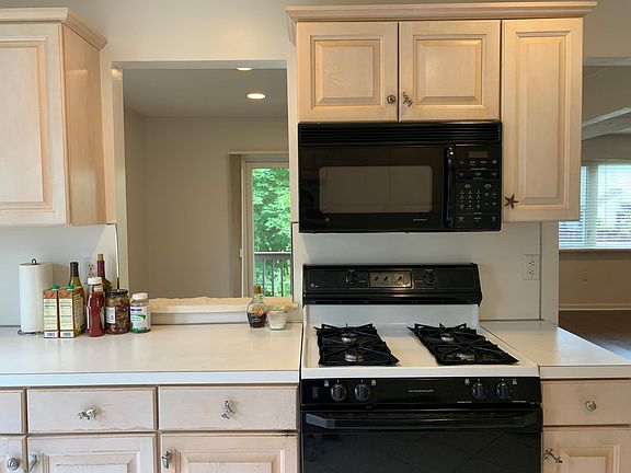 kitchen (other side)