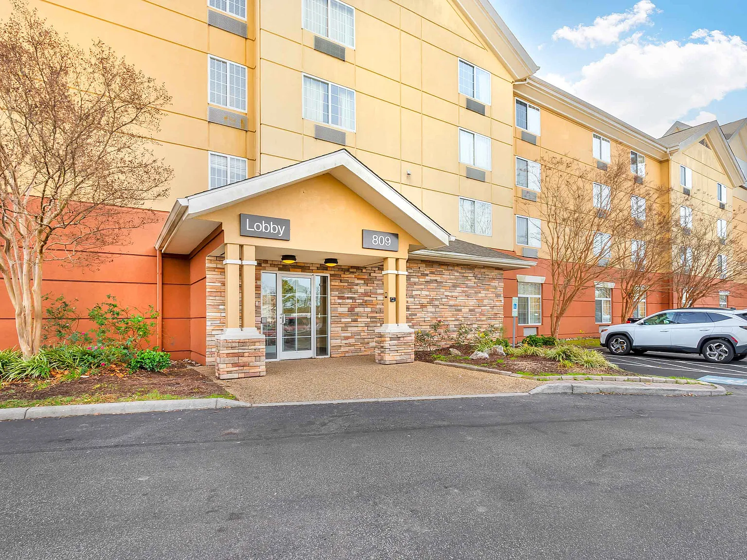 Chesapeake - Greenbrier Circle — Photo 1