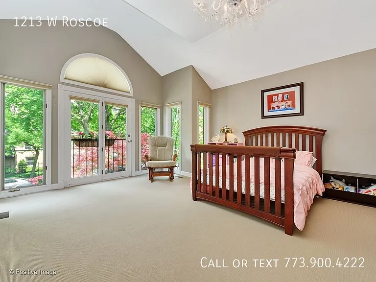 1213 W Roscoe St — Photo 22