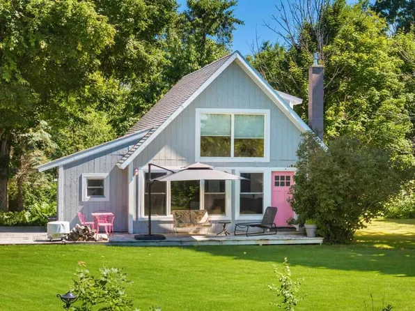 1155 Catob Rd, Harbor Springs, MI 49740