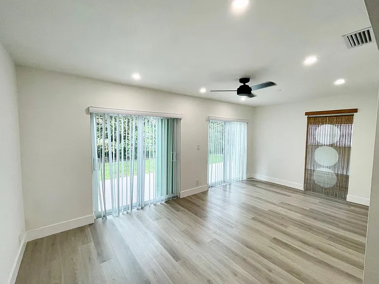 8205 NW 106th Ave — Photo 6