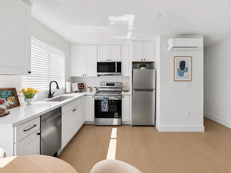 2710 T St #1 — Photo 6