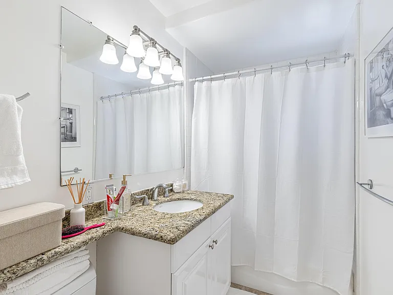 1412 Kelton Ave #1416.5 — Photo 21