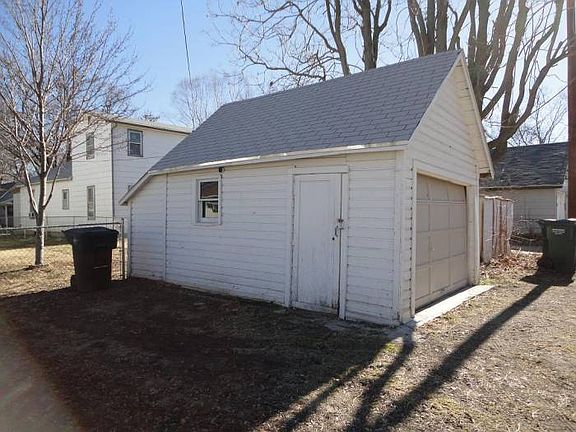 Detached Garage