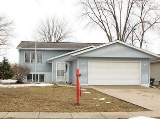 2724 28th Ave SW, Cedar Rapids, IA 52404