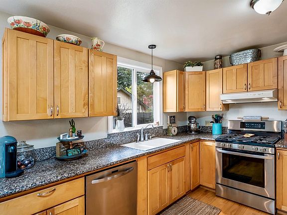 4th image of 516 Redwood Ave