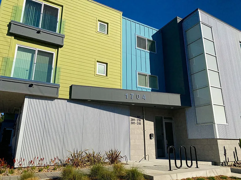 1704 Hornblend St — Photo 48