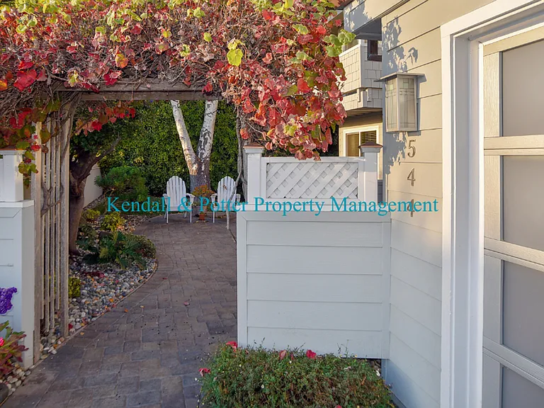 544 Cuesta Dr — Photo 2