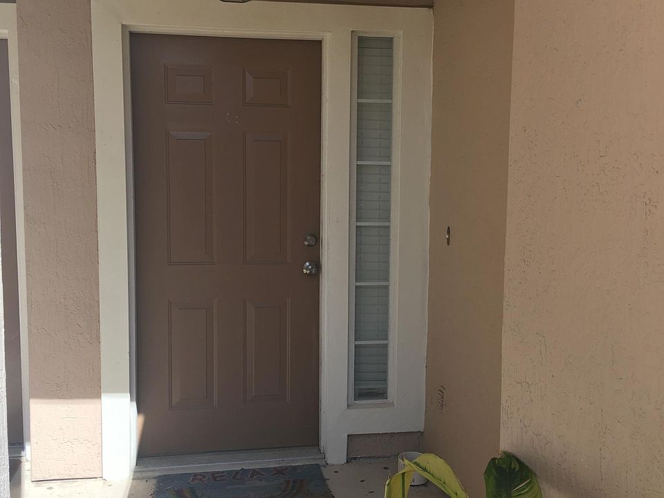 Nice welcoming porch.