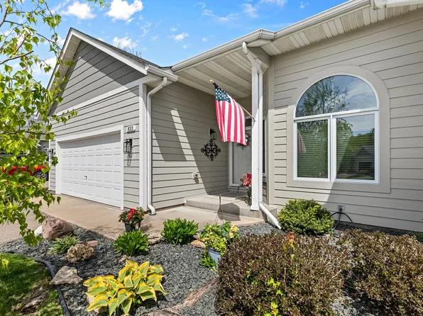 833 Southcross Dr E, Burnsville, MN 55306