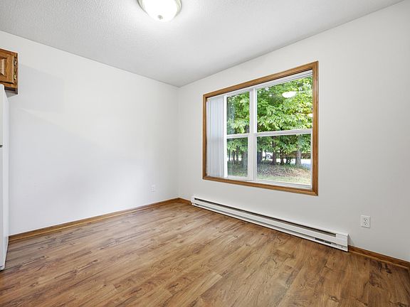 3rd image of 331 Maple Ridge Ct