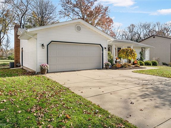 3rd image of 1109 Lawndale Dr