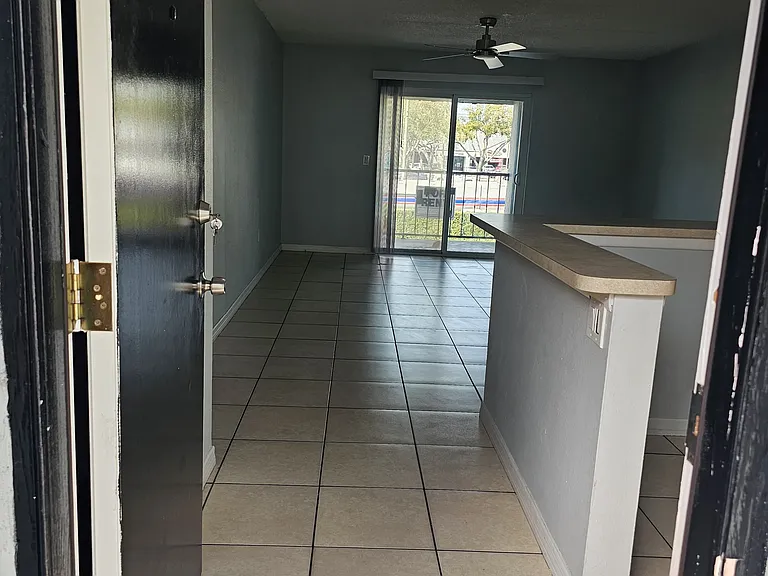 2822 Somerset Park Dr #201 — Photo 6