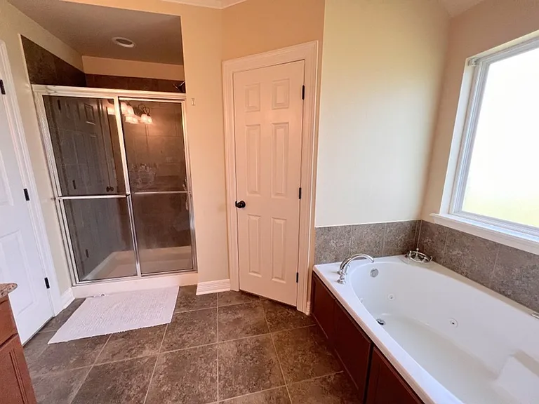 612 Bloomington Ln — Photo 11