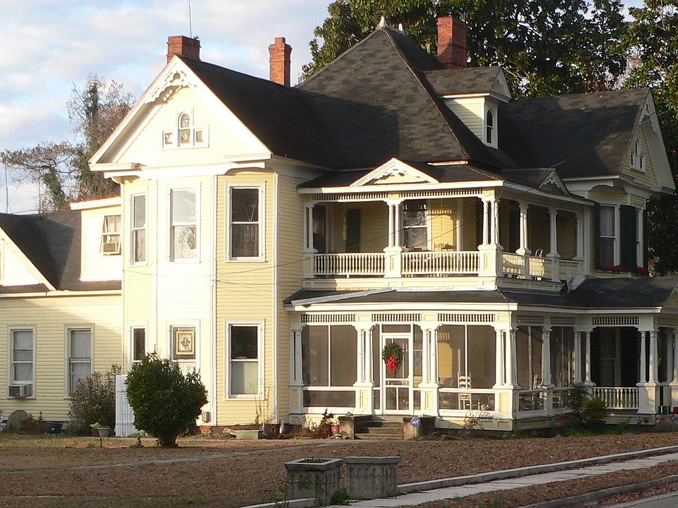 2nd image of 209 W 8th St