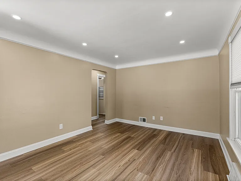 22312 Madison St — Photo 7