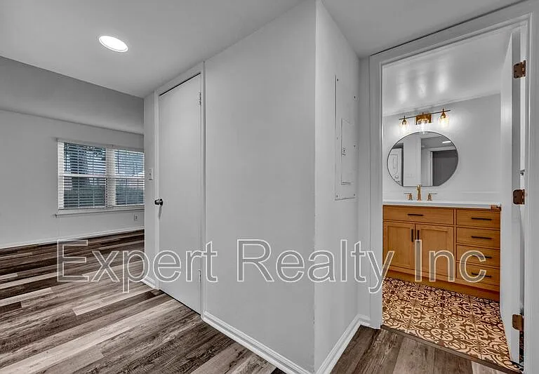 2076 Montreat Cir — Photo 12