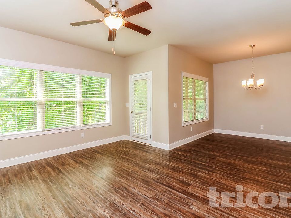 1st image of 33 Ireland Ln