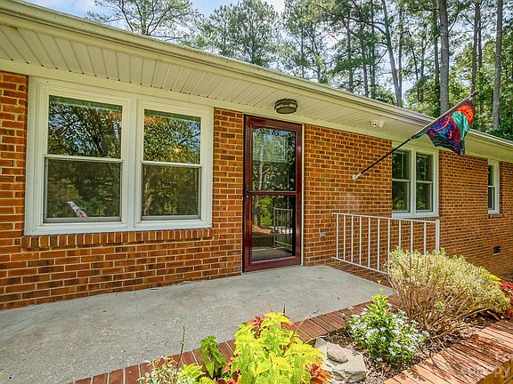 2nd image of 500 Oakwood Dr