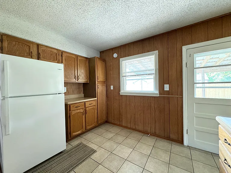 1401 E 23rd Ave — Photo 9