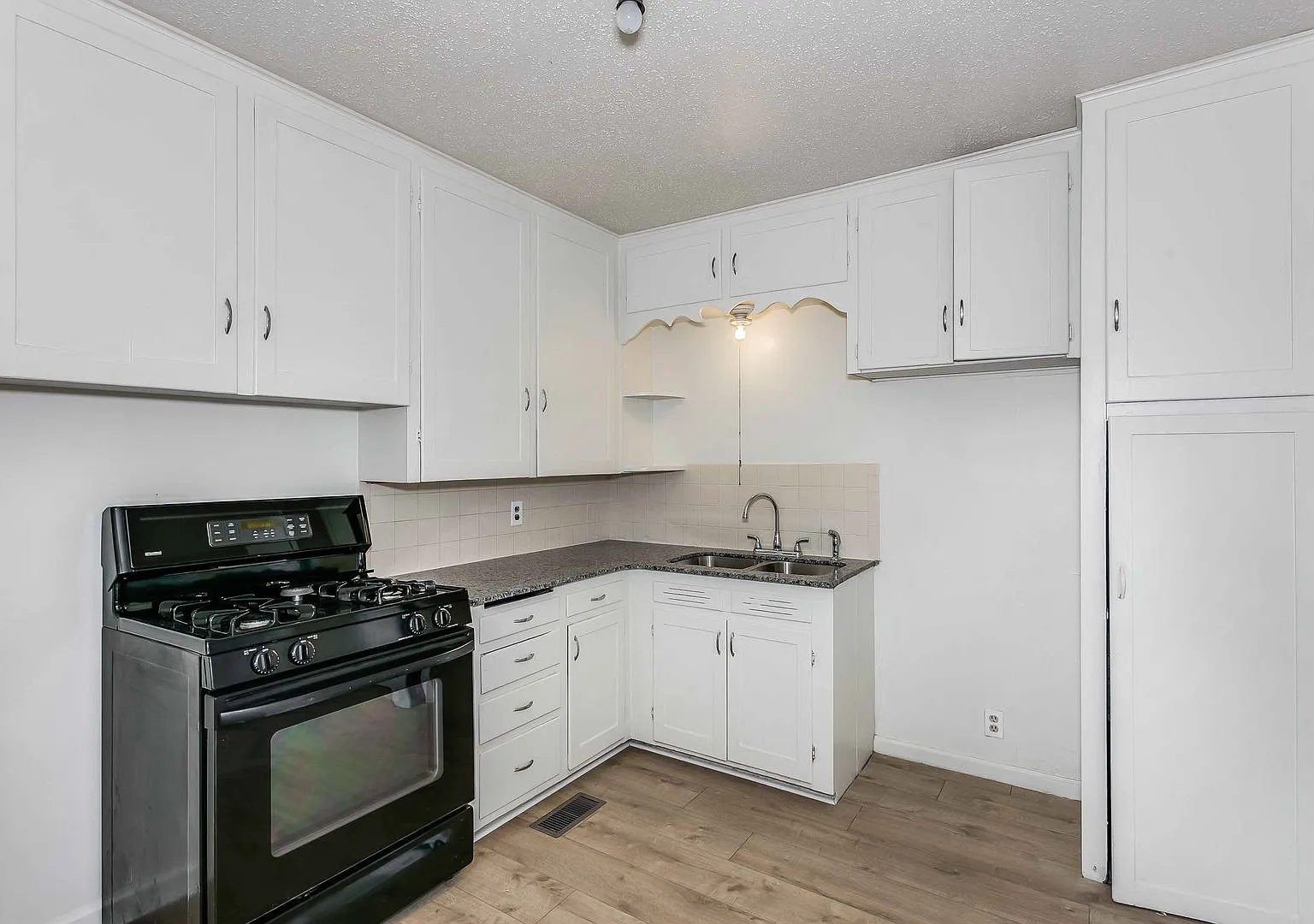 1809 N Market St — Photo 1