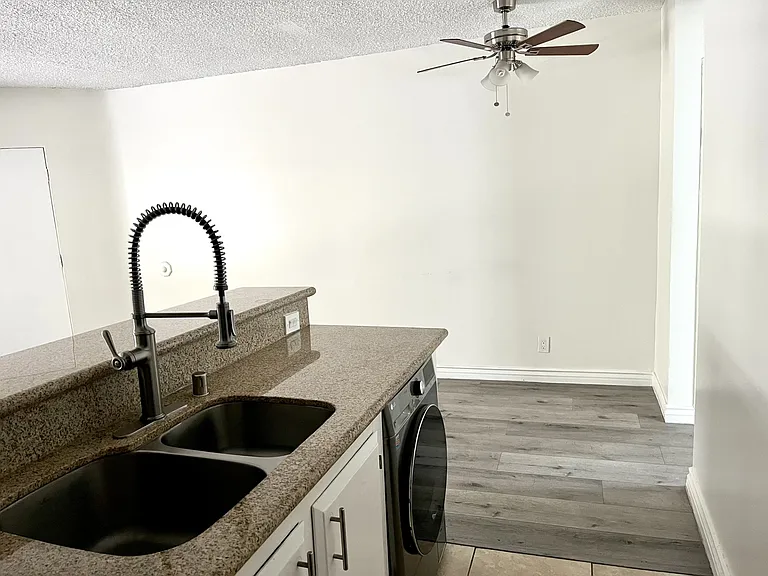 1543 N Bronson Ave #106 — Photo 13