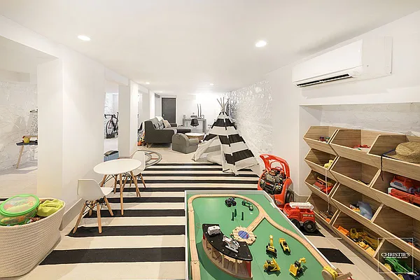 Sold by Christie's International Real Estate Group, LLC | media 20