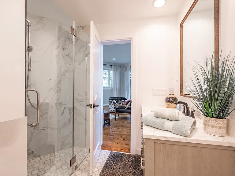 20 Shore Rd — Photo 22