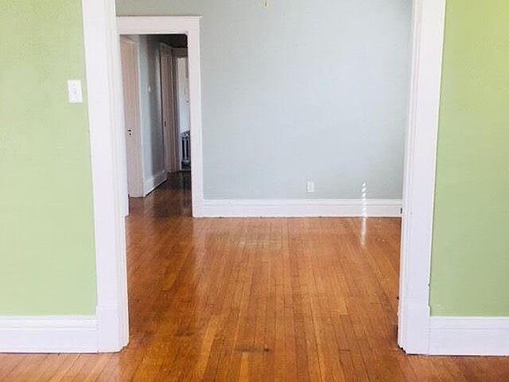 2nd image of 3915 Parker Ave #2F