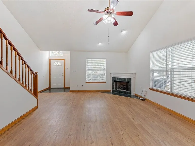 2510 Golden Park Ln — Photo 5