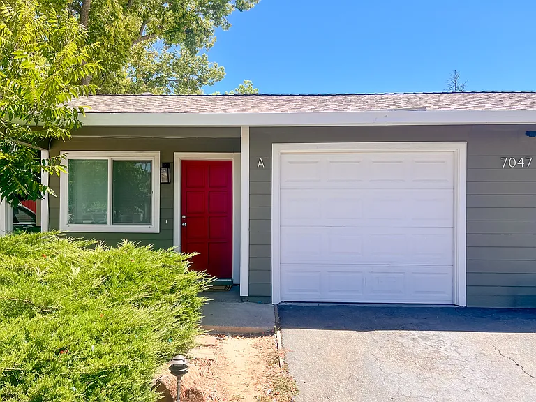 7047 Greenback Ln #A — Photo 22