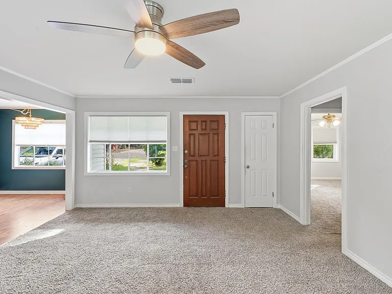 116 Janet St — Photo 4