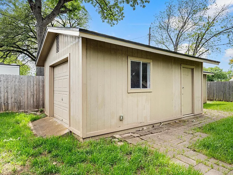436 Topeka Dr — Photo 20