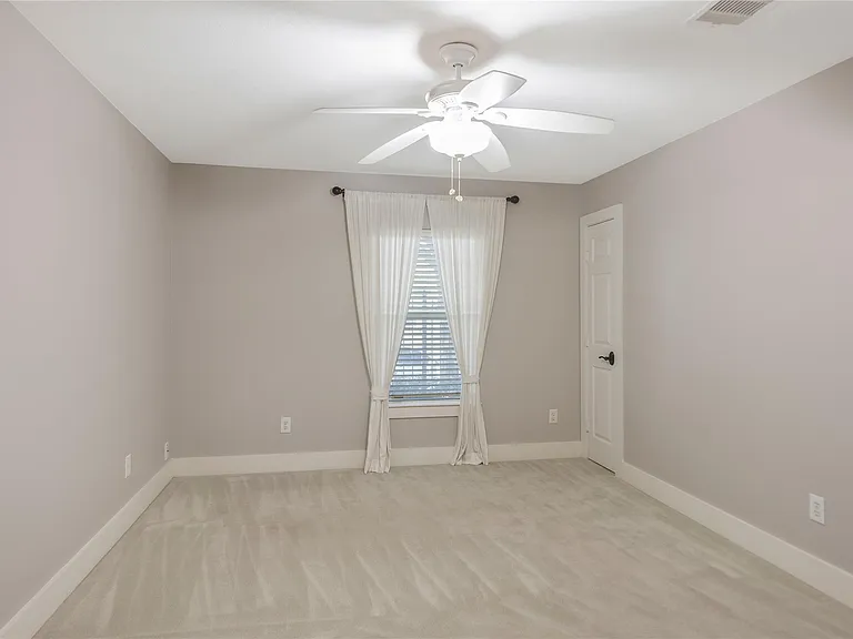 1207 Nagle St — Photo 5