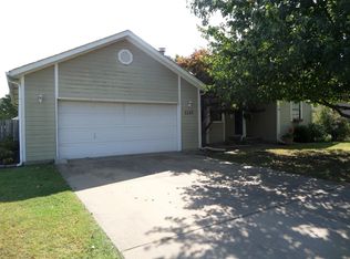 1137 Woodland Dr, Webb City, MO 64870