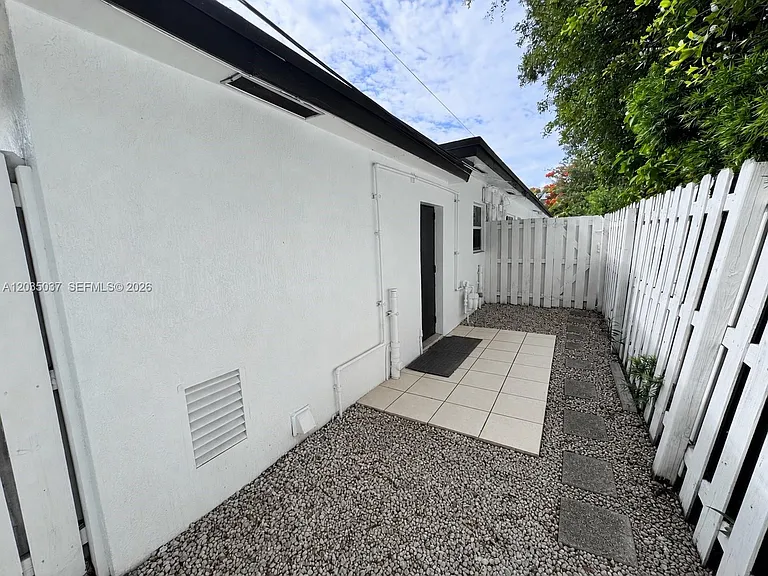 1801 NE 25th Ave #3 — Photo 16