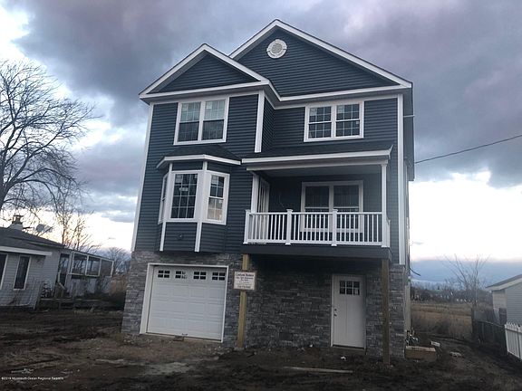 2nd image of 204 Ash St