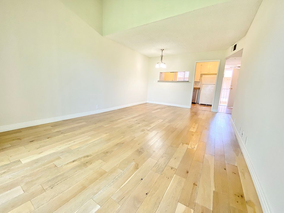 1st image of 959 S Gramercy Pl APT 110
