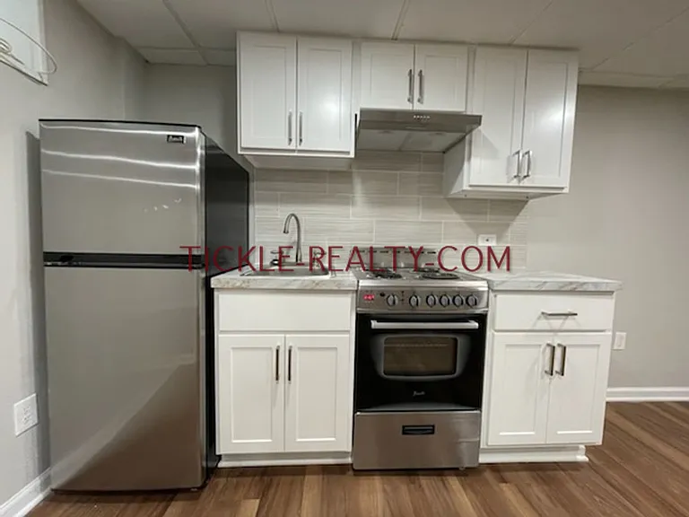 Upper Monroe - All Utilities Included — Photo 6
