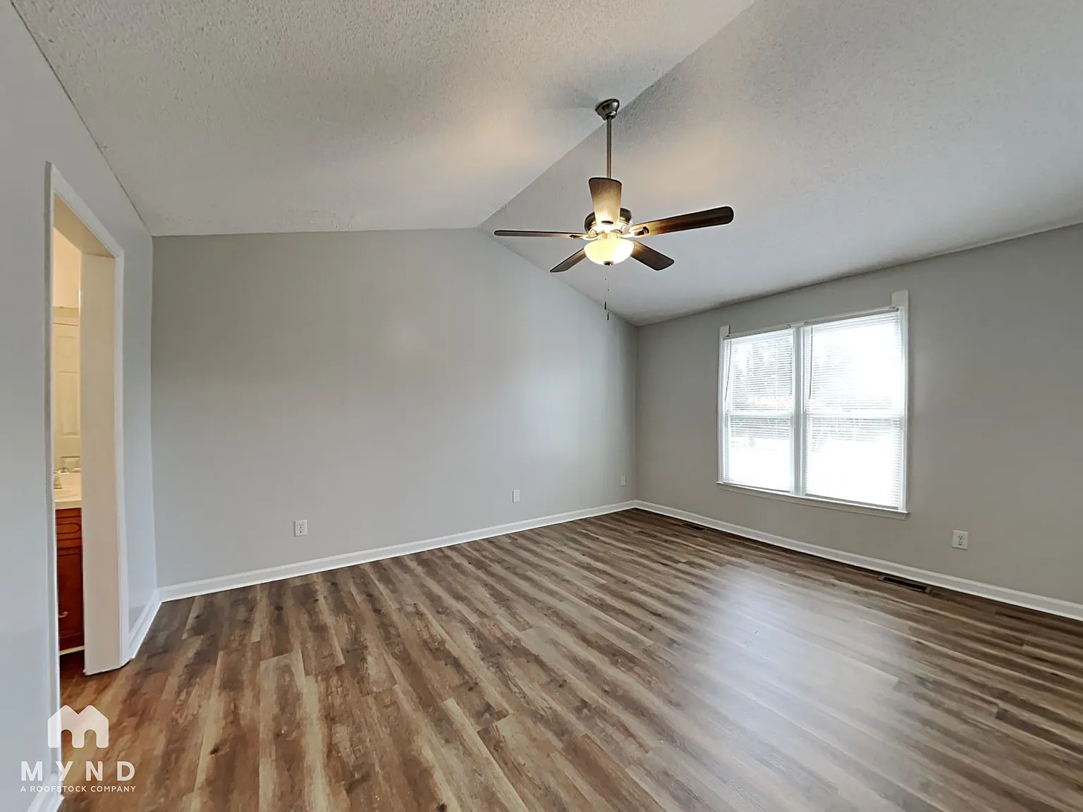 3 bed, 2.0 bath, 1320 sqft, $1,795 — Photo 4