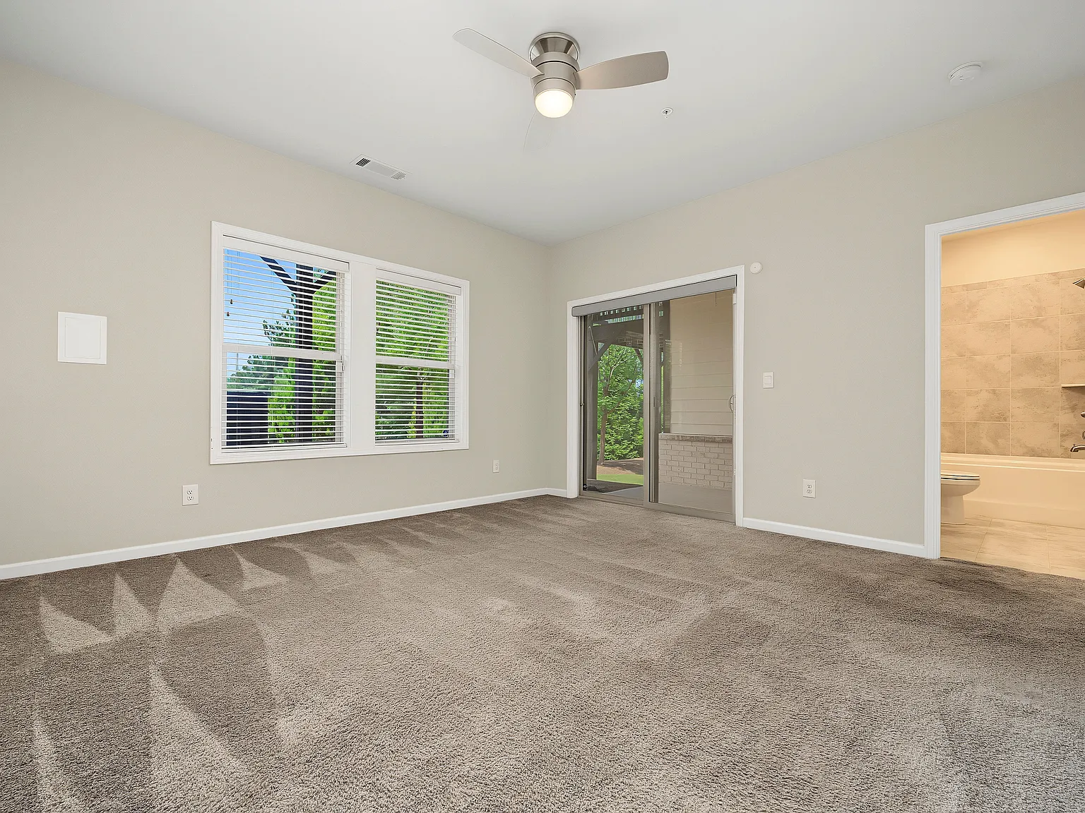 4 bed, 3.5 bath, 2718 sqft, $3,695 — Photo 2